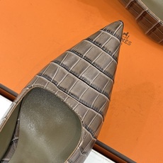 顶版 Hermès/爱马仕经典Kelly扣 鳄鱼纹后空猫跟凉鞋 鳄鱼纹压出哑光质感 经典Kelly扣锁着马术基因 后空剪 顶版 Hermès/爱马仕经典Kelly扣 鳄鱼纹后空猫跟凉鞋 鳄鱼纹压出哑光质感 经典Kelly扣锁着马术基因 后空剪