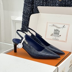 顶版 Hermès/爱马仕经典Kelly扣 鳄鱼纹后空猫跟凉鞋 鳄鱼纹压出哑光质感 经典Kelly扣锁着马术基因 后空剪 顶版 Hermès/爱马仕经典Kelly扣 鳄鱼纹后空猫跟凉鞋 鳄鱼纹压出哑光质感 经典Kelly扣锁着马术基因 后空剪