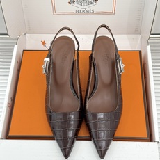 顶版 Hermès/爱马仕经典Kelly扣 鳄鱼纹后空猫跟凉鞋 鳄鱼纹压出哑光质感 经典Kelly扣锁着马术基因 后空剪 顶版 Hermès/爱马仕经典Kelly扣 鳄鱼纹后空猫跟凉鞋 鳄鱼纹压出哑光质感 经典Kelly扣锁着马术基因 后空剪