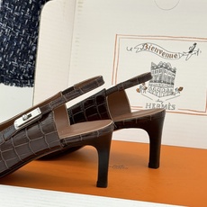 顶版 Hermès/爱马仕经典Kelly扣 鳄鱼纹后空猫跟凉鞋 鳄鱼纹压出哑光质感 经典Kelly扣锁着马术基因 后空剪 顶版 Hermès/爱马仕经典Kelly扣 鳄鱼纹后空猫跟凉鞋 鳄鱼纹压出哑光质感 经典Kelly扣锁着马术基因 后空剪