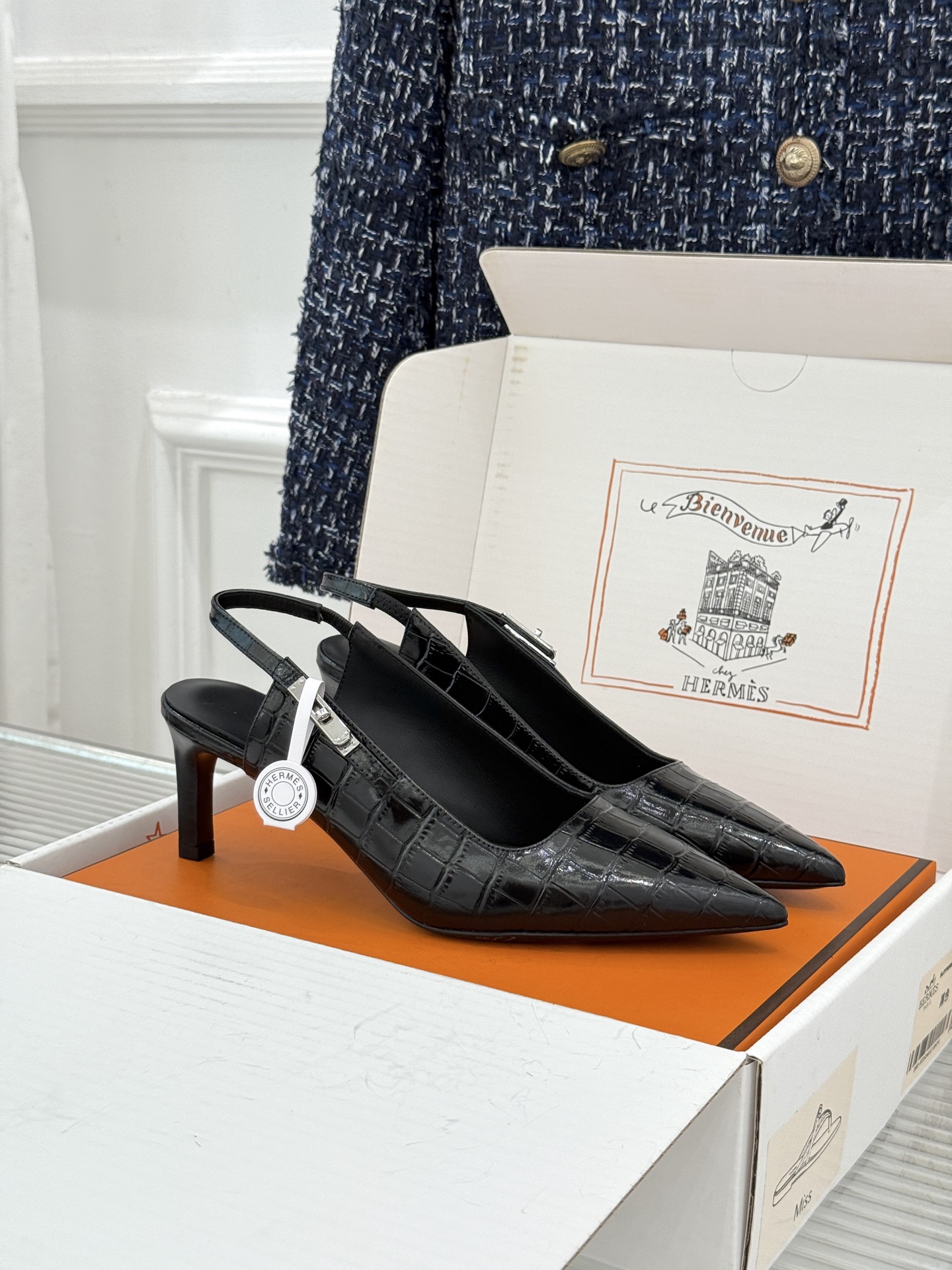 顶版 Hermès/爱马仕经典Kelly扣 鳄鱼纹后空猫跟凉鞋 鳄鱼纹压出哑光质感 经典Kelly扣锁着马术基因 后空剪 顶版 Hermès/爱马仕经典Kelly扣 鳄鱼纹后空猫跟凉鞋 鳄鱼纹压出哑光质感 经典Kelly扣锁着马术基因 后空剪