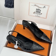 顶版 Hermès/爱马仕经典Kelly扣 鳄鱼纹后空猫跟凉鞋 鳄鱼纹压出哑光质感 经典Kelly扣锁着马术基因 后空剪 顶版 Hermès/爱马仕经典Kelly扣 鳄鱼纹后空猫跟凉鞋 鳄鱼纹压出哑光质感 经典Kelly扣锁着马术基因 后空剪