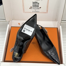 顶版 Hermès/爱马仕经典Kelly扣 鳄鱼纹后空猫跟凉鞋 鳄鱼纹压出哑光质感 经典Kelly扣锁着马术基因 后空剪 顶版 Hermès/爱马仕经典Kelly扣 鳄鱼纹后空猫跟凉鞋 鳄鱼纹压出哑光质感 经典Kelly扣锁着马术基因 后空剪