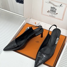 顶版 Hermès/爱马仕经典Kelly扣 鳄鱼纹后空猫跟凉鞋 鳄鱼纹压出哑光质感 经典Kelly扣锁着马术基因 后空剪 顶版 Hermès/爱马仕经典Kelly扣 鳄鱼纹后空猫跟凉鞋 鳄鱼纹压出哑光质感 经典Kelly扣锁着马术基因 后空剪