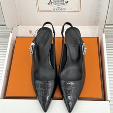 顶版 Hermès/爱马仕经典Kelly扣 鳄鱼纹后空猫跟凉鞋 鳄鱼纹压出哑光质感 经典Kelly扣锁着马术基因 后空剪 顶版 Hermès/爱马仕经典Kelly扣 鳄鱼纹后空猫跟凉鞋 鳄鱼纹压出哑光质感 经典Kelly扣锁着马术基因 后空剪