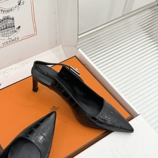 顶版 Hermès/爱马仕经典Kelly扣 鳄鱼纹后空猫跟凉鞋 鳄鱼纹压出哑光质感 经典Kelly扣锁着马术基因 后空剪 顶版 Hermès/爱马仕经典Kelly扣 鳄鱼纹后空猫跟凉鞋 鳄鱼纹压出哑光质感 经典Kelly扣锁着马术基因 后空剪