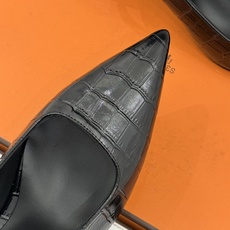 顶版 Hermès/爱马仕经典Kelly扣 鳄鱼纹后空猫跟凉鞋 鳄鱼纹压出哑光质感 经典Kelly扣锁着马术基因 后空剪 顶版 Hermès/爱马仕经典Kelly扣 鳄鱼纹后空猫跟凉鞋 鳄鱼纹压出哑光质感 经典Kelly扣锁着马术基因 后空剪