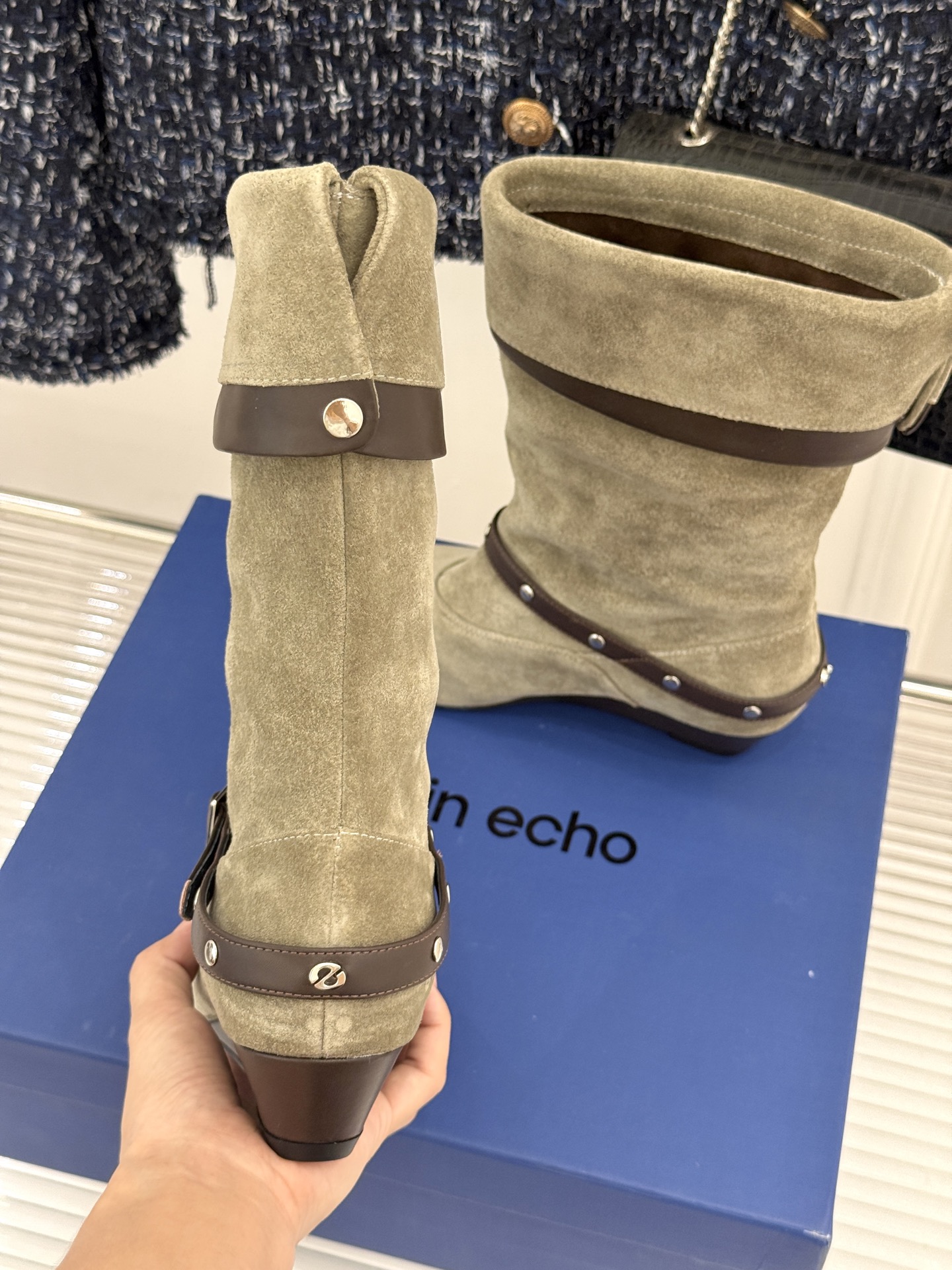 lostinecho26WF新品复古 皮带扣能增高短靴 复古皮带扣藏着巧思 隐形增高悄悄拉长腿线 头层牛皮带着复古肌理 