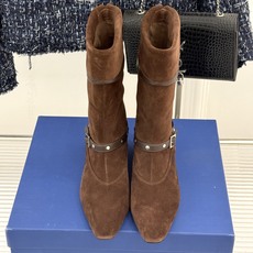 lostinecho26WF新品复古 皮带扣能增高短靴 复古皮带扣藏着巧思 隐形增高悄悄拉长腿线 头层牛皮带着复古肌理 lostinecho26WF新品复古 皮带扣能增高短靴 复古皮带扣藏着巧思 隐形增高悄悄拉长腿线 头层牛皮带着复古肌理