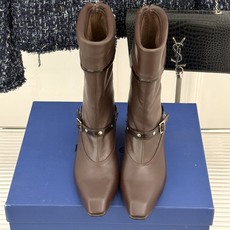 lostinecho26WF新品复古 皮带扣能增高短靴 复古皮带扣藏着巧思 隐形增高悄悄拉长腿线 头层牛皮带着复古肌理 lostinecho26WF新品复古 皮带扣能增高短靴 复古皮带扣藏着巧思 隐形增高悄悄拉长腿线 头层牛皮带着复古肌理