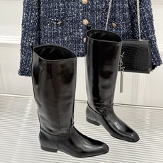 Khaite 26WF新品极简 复古骑士靴长靴 把复古极简感做透了 干净线条没有冗余装饰 意大利牛皮质感细腻 尖头堆叠跟 Khaite 26WF新品极简 复古骑士靴长靴 把复古极简感做透了 干净线条没有冗余装饰 意大利牛皮质感细腻 尖头堆叠跟