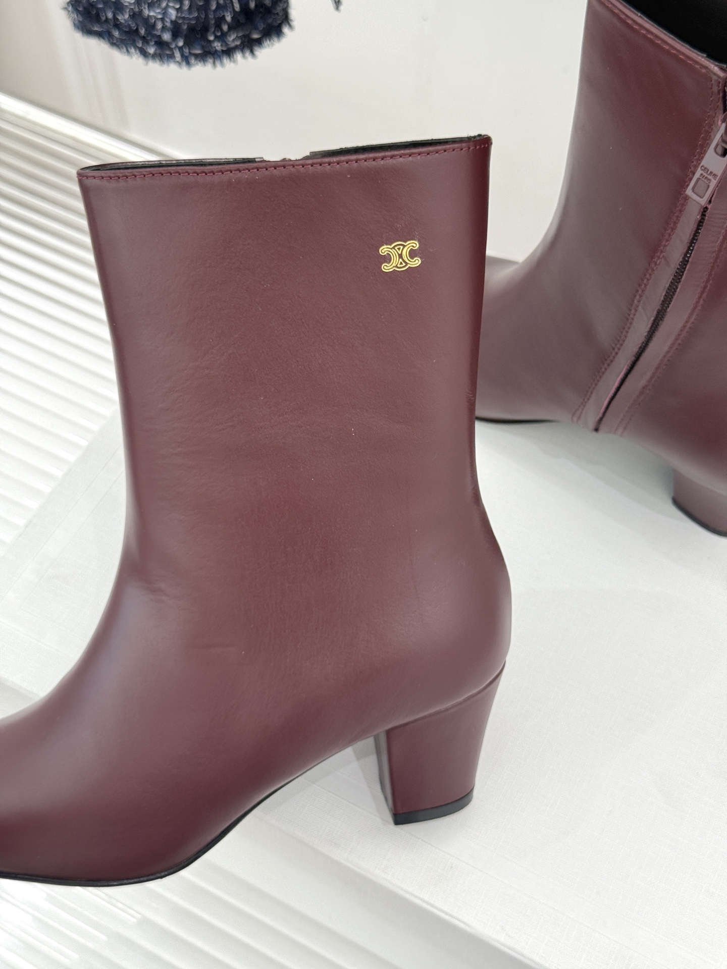 Celine /塞琳26WF新品凯旋门 复古侧拉链小方头粗跟短靴 经典凯旋门标识点睛 小方头自带复古韵味 侧拉链穿脱便捷