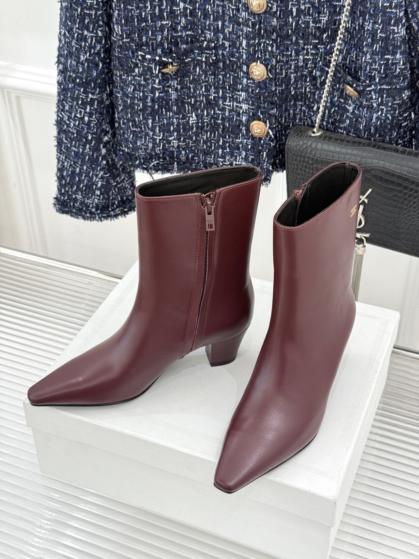 Celine /塞琳26WF新品凯旋门 复古侧拉链小方头粗跟短靴 经典凯旋门标识点睛 小方头自带复古韵味 侧拉链穿脱便捷