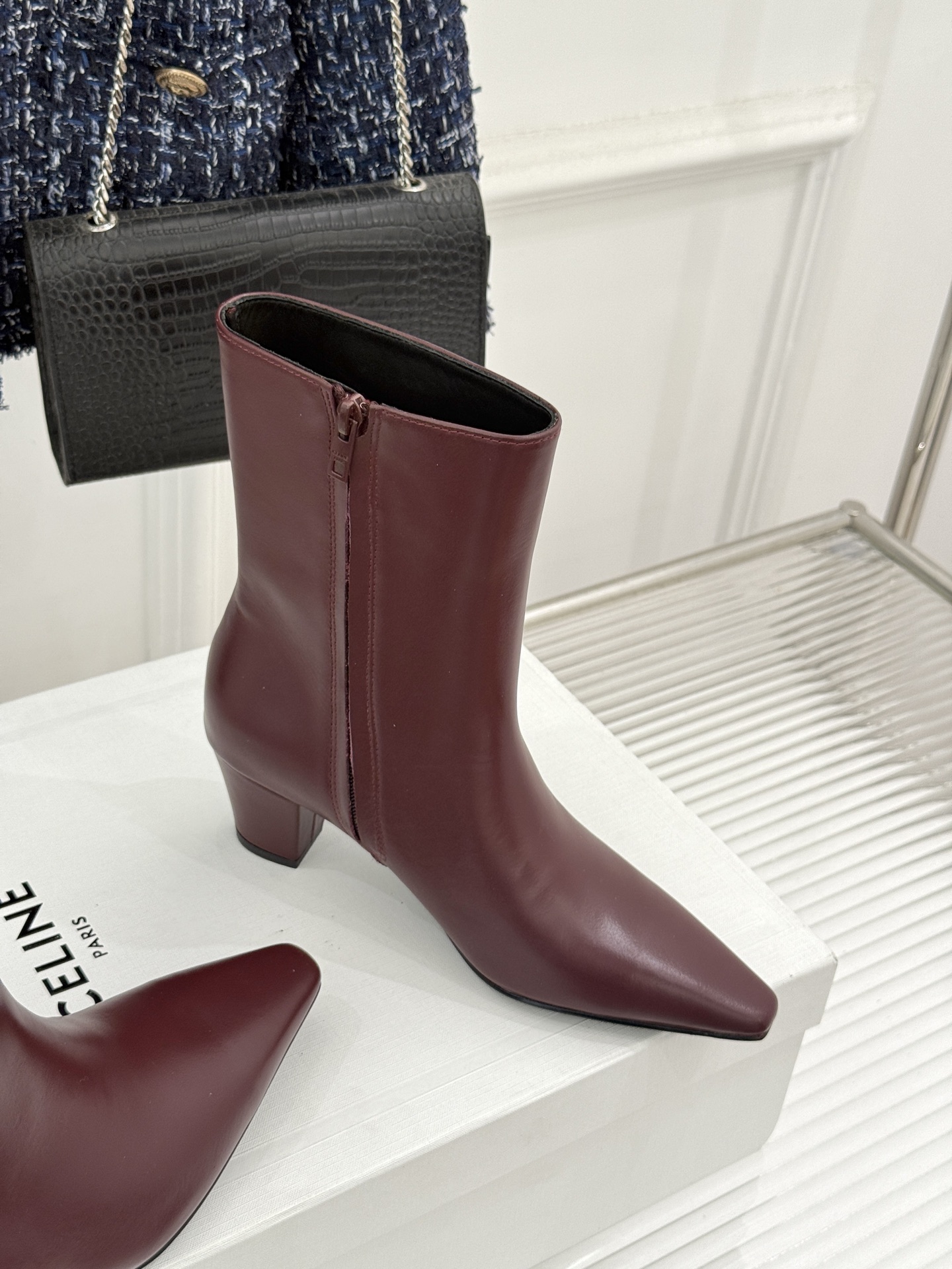 Celine /塞琳26WF新品凯旋门 复古侧拉链小方头粗跟短靴 经典凯旋门标识点睛 小方头自带复古韵味 侧拉链穿脱便捷
