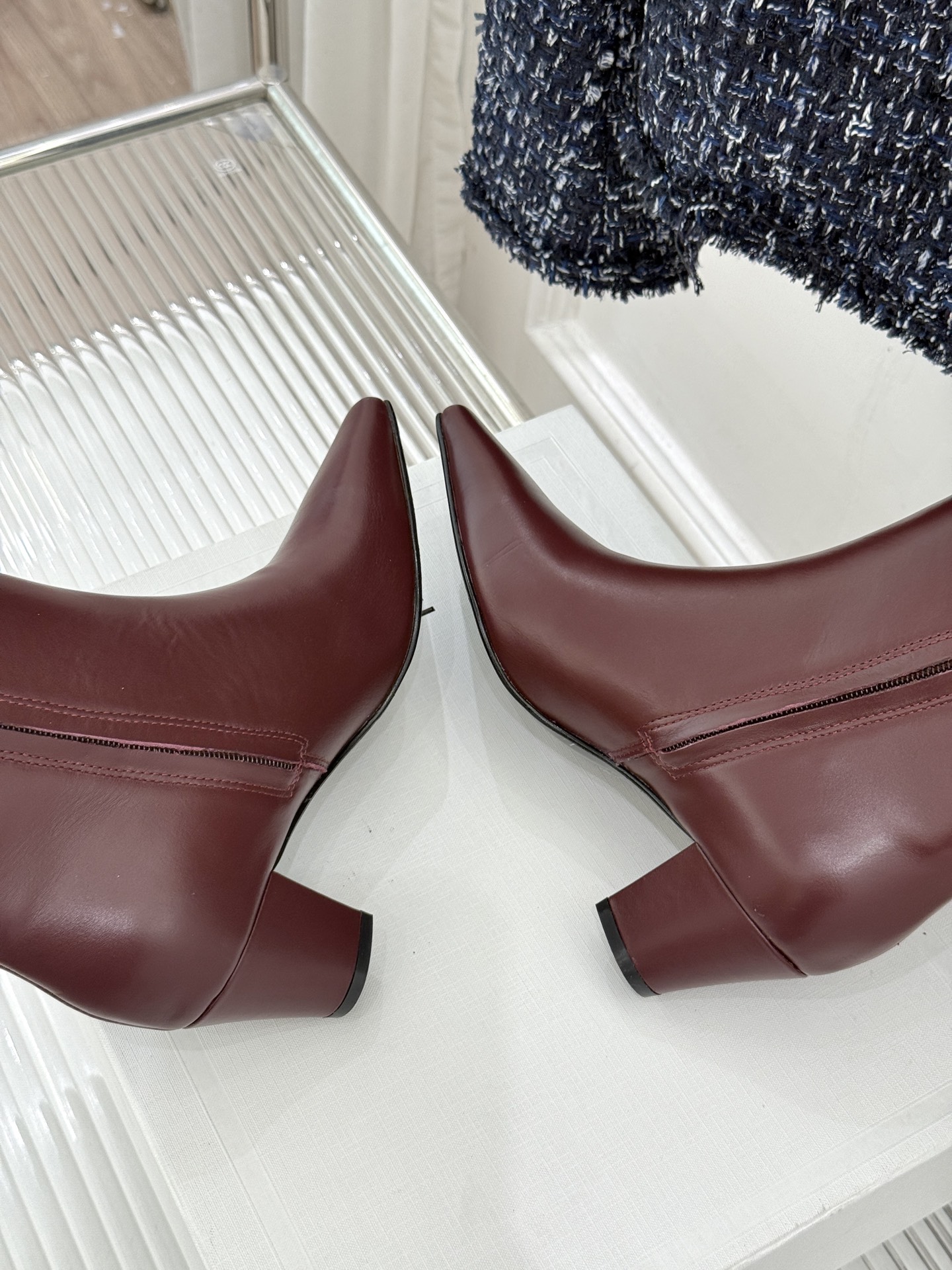 Celine /塞琳26WF新品凯旋门 复古侧拉链小方头粗跟短靴 经典凯旋门标识点睛 小方头自带复古韵味 侧拉链穿脱便捷