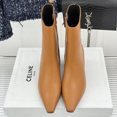 Celine /塞琳26WF新品凯旋门 复古侧拉链小方头粗跟短靴 经典凯旋门标识点睛 小方头自带复古韵味 侧拉链穿脱便捷 Celine /塞琳26WF新品凯旋门 复古侧拉链小方头粗跟短靴 经典凯旋门标识点睛 小方头自带复古韵味 侧拉链穿脱便捷
