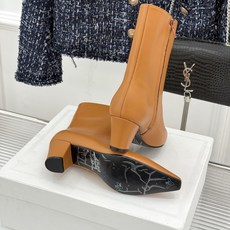 Celine /塞琳26WF新品凯旋门 复古侧拉链小方头粗跟短靴 经典凯旋门标识点睛 小方头自带复古韵味 侧拉链穿脱便捷 Celine /塞琳26WF新品凯旋门 复古侧拉链小方头粗跟短靴 经典凯旋门标识点睛 小方头自带复古韵味 侧拉链穿脱便捷