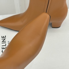 Celine /塞琳26WF新品凯旋门 复古侧拉链小方头粗跟短靴 经典凯旋门标识点睛 小方头自带复古韵味 侧拉链穿脱便捷 Celine /塞琳26WF新品凯旋门 复古侧拉链小方头粗跟短靴 经典凯旋门标识点睛 小方头自带复古韵味 侧拉链穿脱便捷