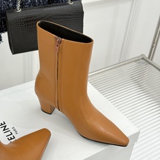 Celine /塞琳26WF新品凯旋门 复古侧拉链小方头粗跟短靴 经典凯旋门标识点睛 小方头自带复古韵味 侧拉链穿脱便捷 Celine /塞琳26WF新品凯旋门 复古侧拉链小方头粗跟短靴 经典凯旋门标识点睛 小方头自带复古韵味 侧拉链穿脱便捷