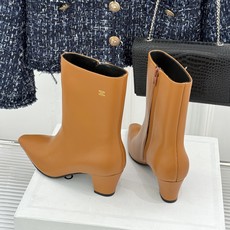 Celine /塞琳26WF新品凯旋门 复古侧拉链小方头粗跟短靴 经典凯旋门标识点睛 小方头自带复古韵味 侧拉链穿脱便捷 Celine /塞琳26WF新品凯旋门 复古侧拉链小方头粗跟短靴 经典凯旋门标识点睛 小方头自带复古韵味 侧拉链穿脱便捷