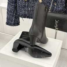 Celine /塞琳26WF新品凯旋门 复古侧拉链小方头粗跟短靴 经典凯旋门标识点睛 小方头自带复古韵味 侧拉链穿脱便捷 Celine /塞琳26WF新品凯旋门 复古侧拉链小方头粗跟短靴 经典凯旋门标识点睛 小方头自带复古韵味 侧拉链穿脱便捷