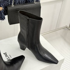 Celine /塞琳26WF新品凯旋门 复古侧拉链小方头粗跟短靴 经典凯旋门标识点睛 小方头自带复古韵味 侧拉链穿脱便捷 Celine /塞琳26WF新品凯旋门 复古侧拉链小方头粗跟短靴 经典凯旋门标识点睛 小方头自带复古韵味 侧拉链穿脱便捷