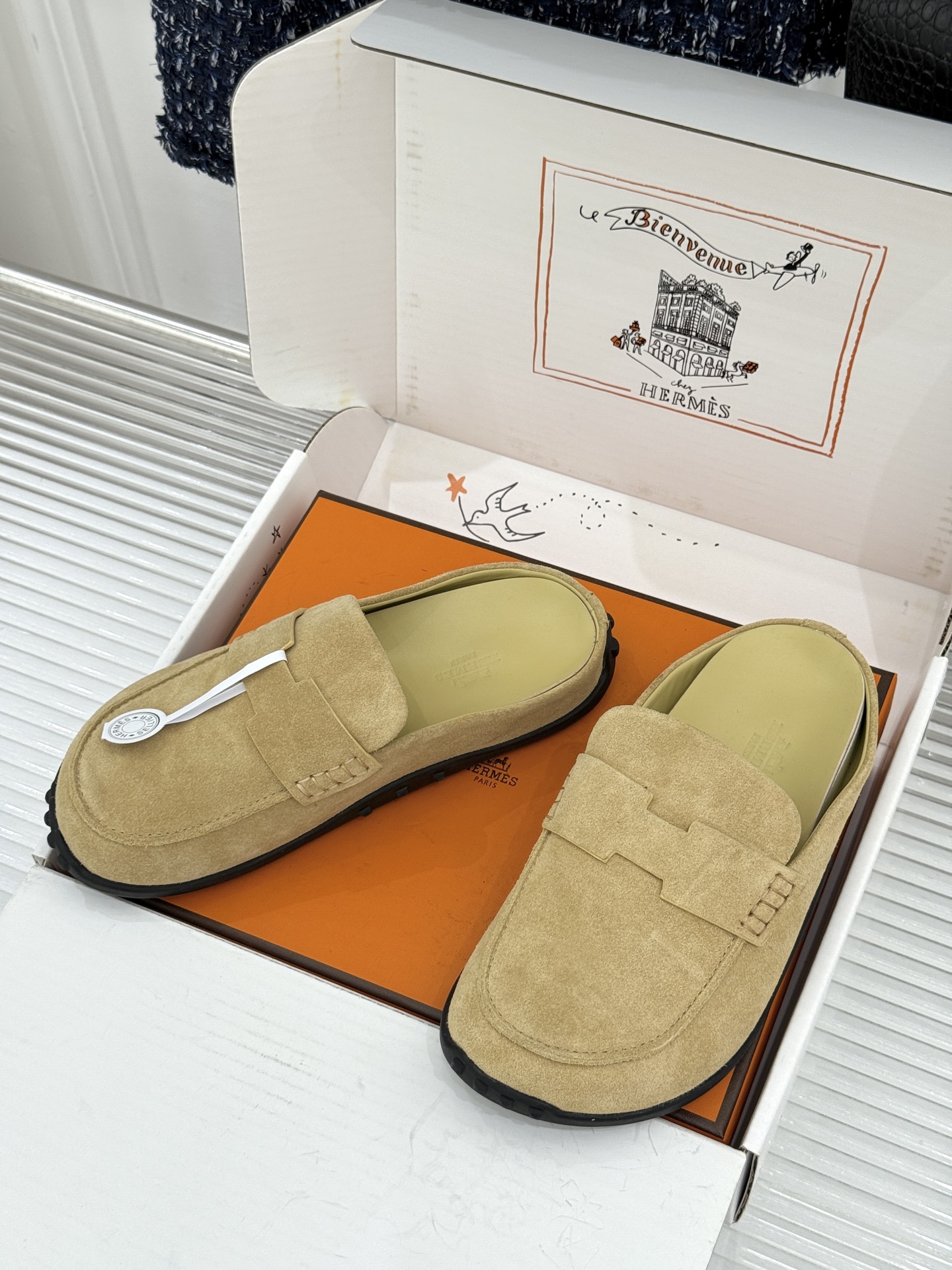 （配原版飞机盒） Hermès/爱马仕25WF新品 包头H半拖鞋勃肯鞋乐福鞋 厚底勃肯版型重塑经典。 麂皮小牛皮质感细腻