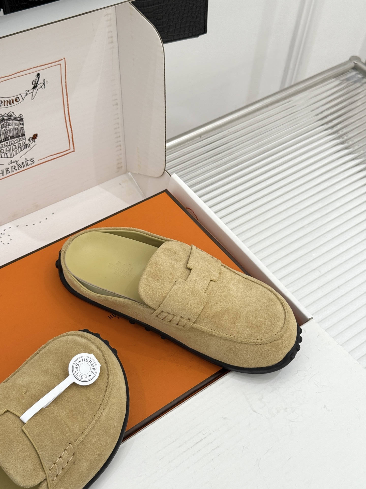 （配原版飞机盒） Hermès/爱马仕25WF新品 包头H半拖鞋勃肯鞋乐福鞋 厚底勃肯版型重塑经典。 麂皮小牛皮质感细腻