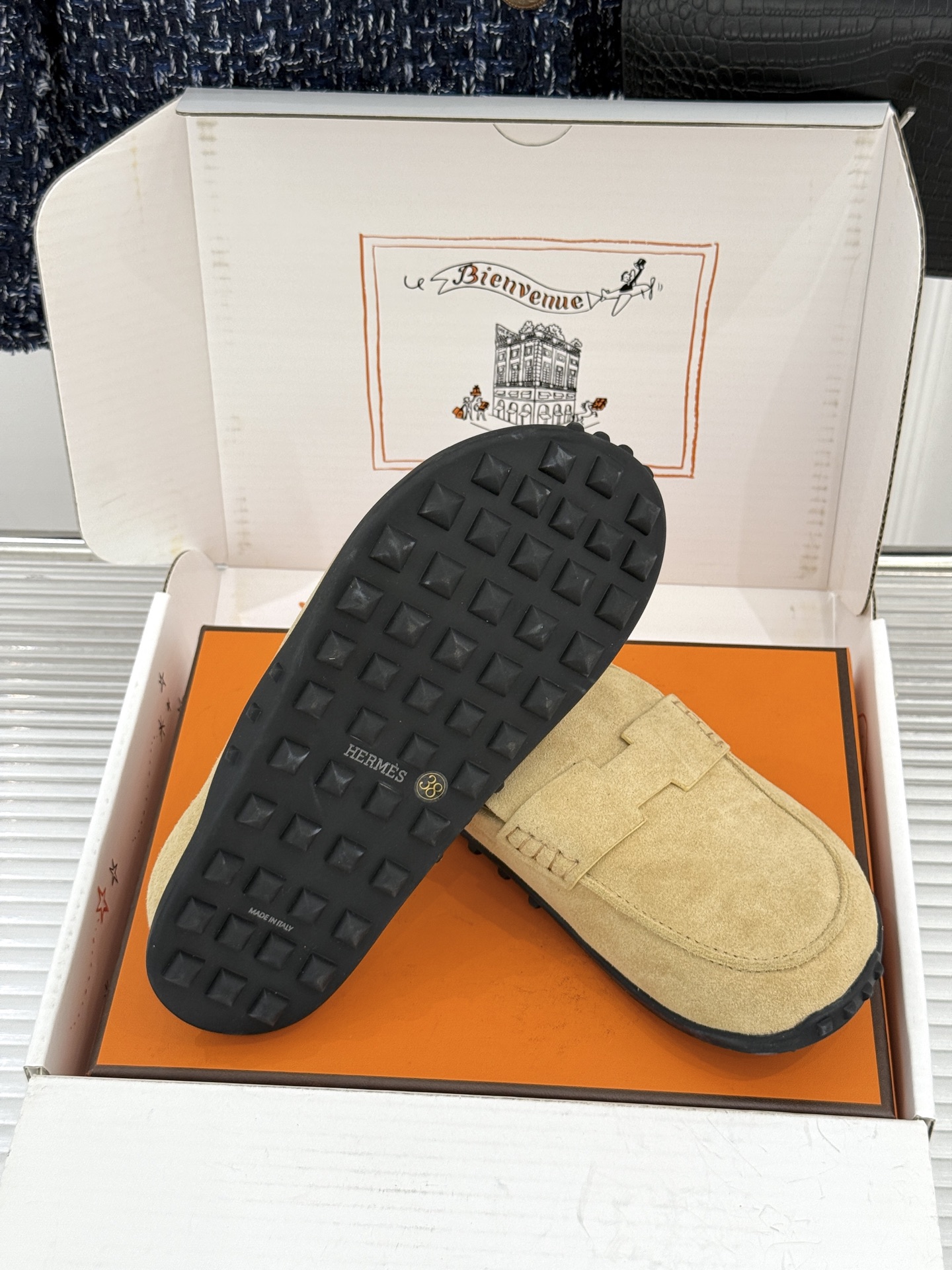 （配原版飞机盒） Hermès/爱马仕25WF新品 包头H半拖鞋勃肯鞋乐福鞋 厚底勃肯版型重塑经典。 麂皮小牛皮质感细腻