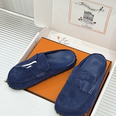 (配原版飞机盒) Hermès/爱马仕25WF新品 包头H半拖鞋勃肯鞋乐福鞋 厚底勃肯版型重塑经典。 麂皮小牛皮质感细腻 (配原版飞机盒) Hermès/爱马仕25WF新品 包头H半拖鞋勃肯鞋乐福鞋 厚底勃肯版型重塑经典。 麂皮小牛皮质感细腻