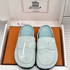 (配原版飞机盒) Hermès/爱马仕25WF新品 包头H半拖鞋勃肯鞋乐福鞋 厚底勃肯版型重塑经典。 麂皮小牛皮质感细腻 (配原版飞机盒) Hermès/爱马仕25WF新品 包头H半拖鞋勃肯鞋乐福鞋 厚底勃肯版型重塑经典。 麂皮小牛皮质感细腻