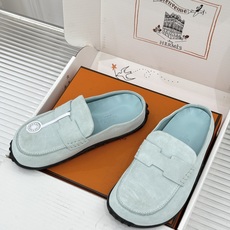 (配原版飞机盒) Hermès/爱马仕25WF新品 包头H半拖鞋勃肯鞋乐福鞋 厚底勃肯版型重塑经典。 麂皮小牛皮质感细腻 (配原版飞机盒) Hermès/爱马仕25WF新品 包头H半拖鞋勃肯鞋乐福鞋 厚底勃肯版型重塑经典。 麂皮小牛皮质感细腻