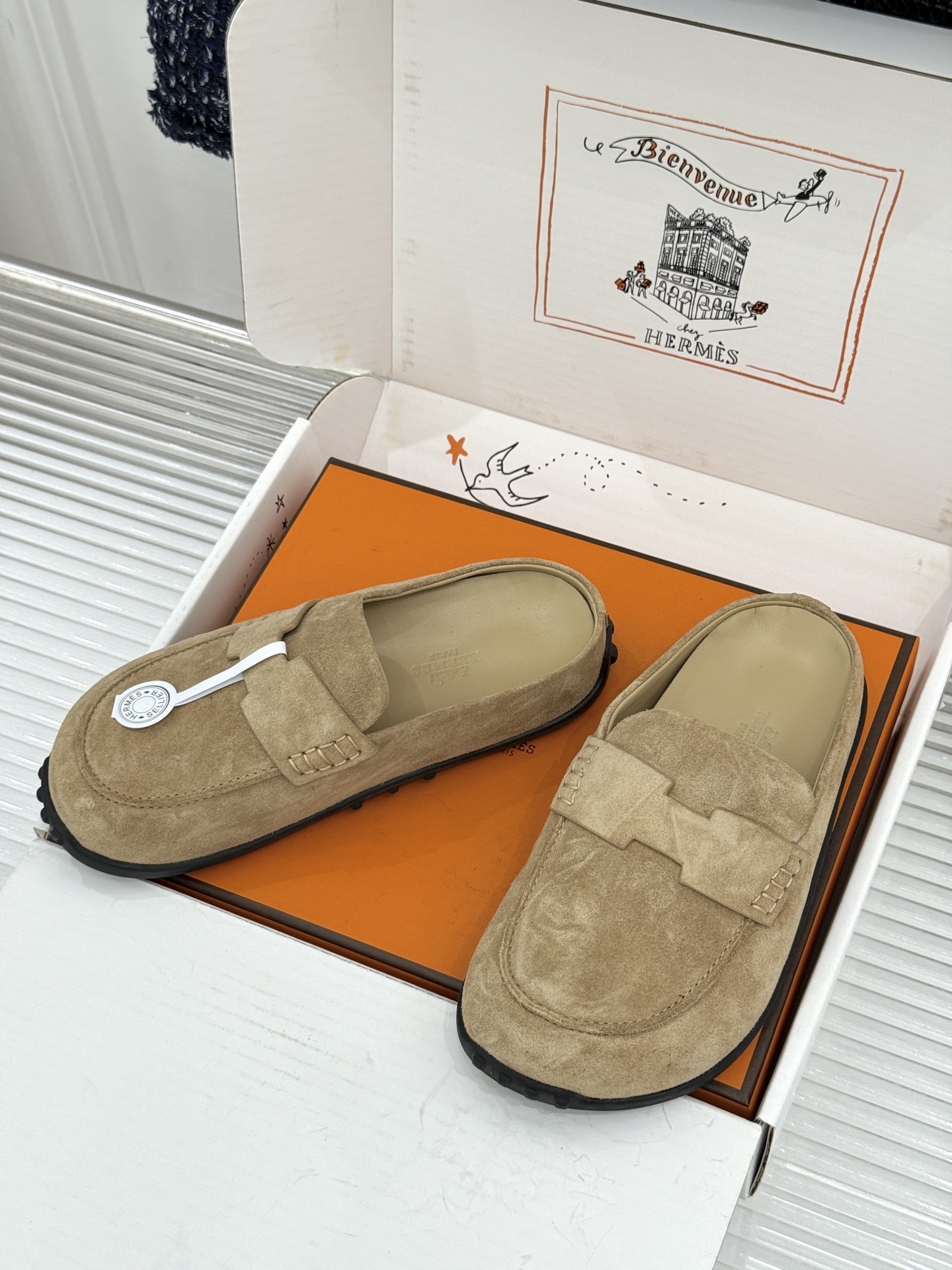 （配原版飞机盒） Hermès/爱马仕25WF新品 包头H半拖鞋勃肯鞋乐福鞋 厚底勃肯版型重塑经典。 麂皮小牛皮质感细腻