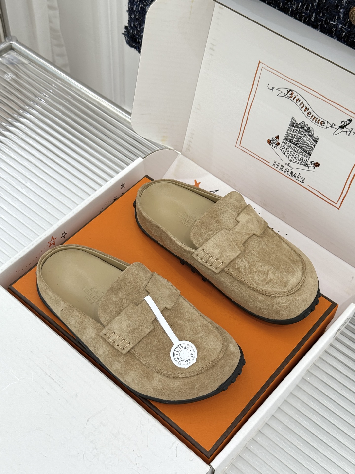 （配原版飞机盒） Hermès/爱马仕25WF新品 包头H半拖鞋勃肯鞋乐福鞋 厚底勃肯版型重塑经典。 麂皮小牛皮质感细腻