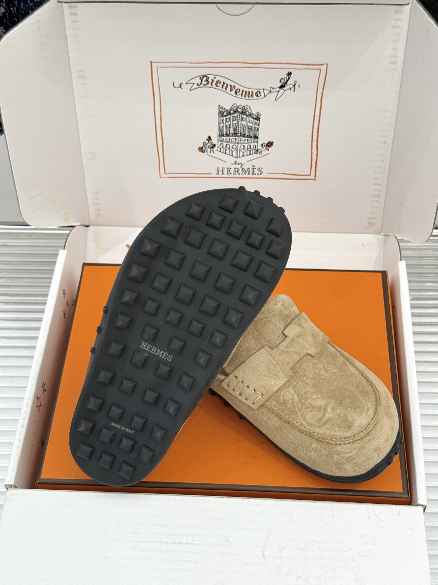 （配原版飞机盒） Hermès/爱马仕25WF新品 包头H半拖鞋勃肯鞋乐福鞋 厚底勃肯版型重塑经典。 麂皮小牛皮质感细腻