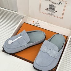 (配原版飞机盒) Hermès/爱马仕25WF新品 包头H半拖鞋勃肯鞋乐福鞋 厚底勃肯版型重塑经典。 麂皮小牛皮质感细腻 (配原版飞机盒) Hermès/爱马仕25WF新品 包头H半拖鞋勃肯鞋乐福鞋 厚底勃肯版型重塑经典。 麂皮小牛皮质感细腻