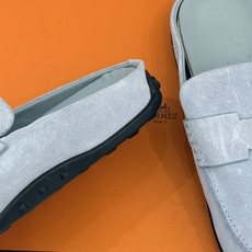 (配原版飞机盒) Hermès/爱马仕25WF新品 包头H半拖鞋勃肯鞋乐福鞋 厚底勃肯版型重塑经典。 麂皮小牛皮质感细腻 (配原版飞机盒) Hermès/爱马仕25WF新品 包头H半拖鞋勃肯鞋乐福鞋 厚底勃肯版型重塑经典。 麂皮小牛皮质感细腻