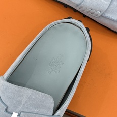 (配原版飞机盒) Hermès/爱马仕25WF新品 包头H半拖鞋勃肯鞋乐福鞋 厚底勃肯版型重塑经典。 麂皮小牛皮质感细腻 (配原版飞机盒) Hermès/爱马仕25WF新品 包头H半拖鞋勃肯鞋乐福鞋 厚底勃肯版型重塑经典。 麂皮小牛皮质感细腻