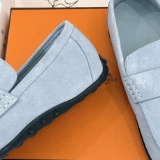 (配原版飞机盒) Hermès/爱马仕25WF新品 包头H半拖鞋勃肯鞋乐福鞋 厚底勃肯版型重塑经典。 麂皮小牛皮质感细腻 (配原版飞机盒) Hermès/爱马仕25WF新品 包头H半拖鞋勃肯鞋乐福鞋 厚底勃肯版型重塑经典。 麂皮小牛皮质感细腻