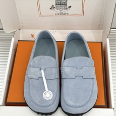 (配原版飞机盒) Hermès/爱马仕25WF新品 包头H半拖鞋勃肯鞋乐福鞋 厚底勃肯版型重塑经典。 麂皮小牛皮质感细腻 (配原版飞机盒) Hermès/爱马仕25WF新品 包头H半拖鞋勃肯鞋乐福鞋 厚底勃肯版型重塑经典。 麂皮小牛皮质感细腻