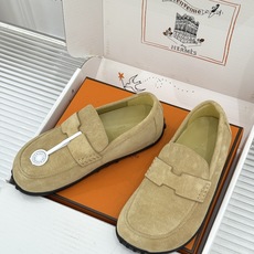 (配原版飞机盒) Hermès/爱马仕25WF新品 包头H半拖鞋勃肯鞋乐福鞋 厚底勃肯版型重塑经典。 麂皮小牛皮质感细腻 (配原版飞机盒) Hermès/爱马仕25WF新品 包头H半拖鞋勃肯鞋乐福鞋 厚底勃肯版型重塑经典。 麂皮小牛皮质感细腻