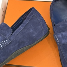 (配原版飞机盒) Hermès/爱马仕25WF新品 包头H半拖鞋勃肯鞋乐福鞋 厚底勃肯版型重塑经典。 麂皮小牛皮质感细腻 (配原版飞机盒) Hermès/爱马仕25WF新品 包头H半拖鞋勃肯鞋乐福鞋 厚底勃肯版型重塑经典。 麂皮小牛皮质感细腻