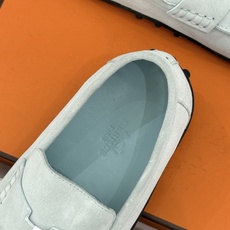 (配原版飞机盒) Hermès/爱马仕25WF新品 包头H半拖鞋勃肯鞋乐福鞋 厚底勃肯版型重塑经典。 麂皮小牛皮质感细腻 (配原版飞机盒) Hermès/爱马仕25WF新品 包头H半拖鞋勃肯鞋乐福鞋 厚底勃肯版型重塑经典。 麂皮小牛皮质感细腻