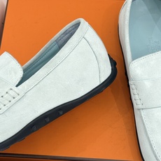(配原版飞机盒) Hermès/爱马仕25WF新品 包头H半拖鞋勃肯鞋乐福鞋 厚底勃肯版型重塑经典。 麂皮小牛皮质感细腻 (配原版飞机盒) Hermès/爱马仕25WF新品 包头H半拖鞋勃肯鞋乐福鞋 厚底勃肯版型重塑经典。 麂皮小牛皮质感细腻