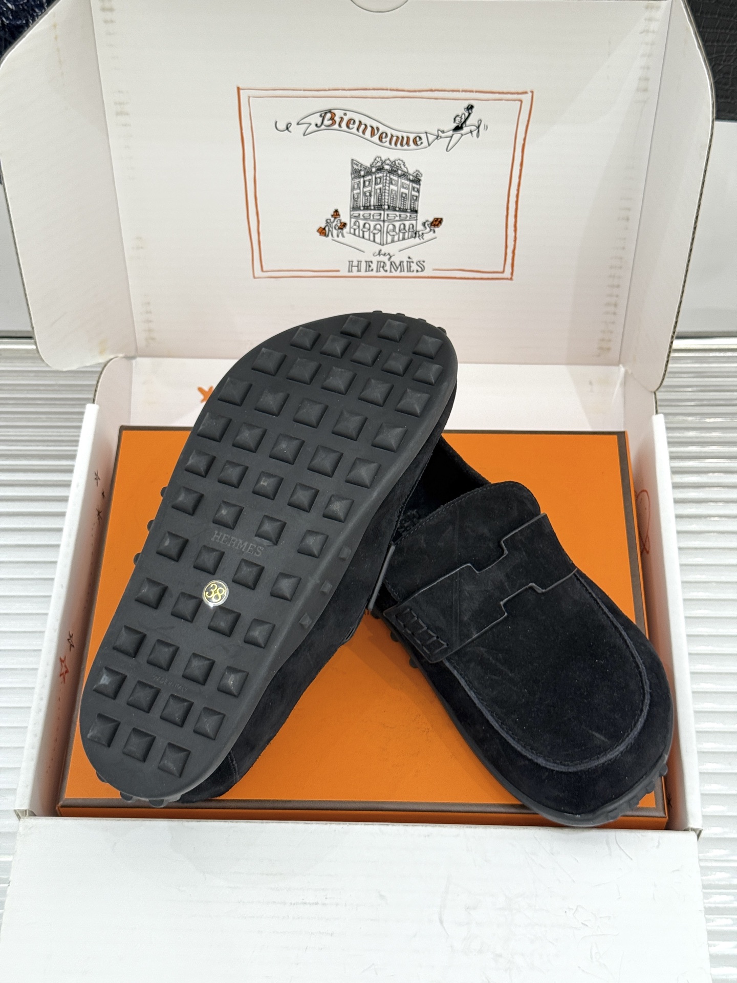 （配原版飞机盒） Hermès/爱马仕25WF新品 包头H半拖鞋勃肯鞋乐福鞋 厚底勃肯版型重塑经典。 麂皮小牛皮质感细腻