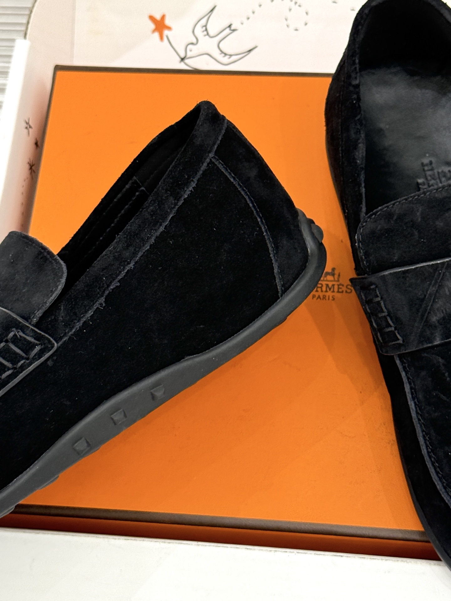 （配原版飞机盒） Hermès/爱马仕25WF新品 包头H半拖鞋勃肯鞋乐福鞋 厚底勃肯版型重塑经典。 麂皮小牛皮质感细腻