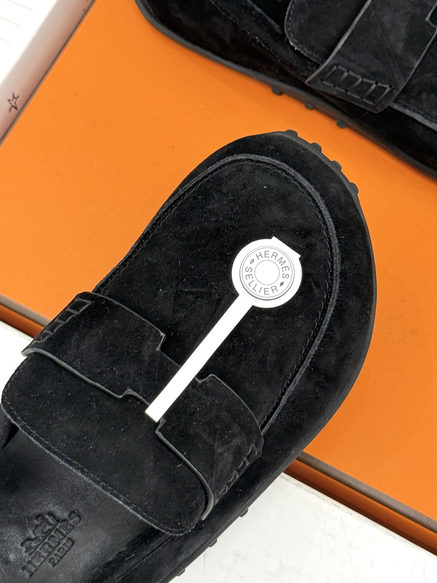 （配原版飞机盒） Hermès/爱马仕25WF新品 包头H半拖鞋勃肯鞋乐福鞋 厚底勃肯版型重塑经典。 麂皮小牛皮质感细腻