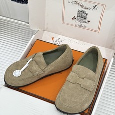 (配原版飞机盒) Hermès/爱马仕25WF新品 包头H半拖鞋勃肯鞋乐福鞋 厚底勃肯版型重塑经典。 麂皮小牛皮质感细腻 (配原版飞机盒) Hermès/爱马仕25WF新品 包头H半拖鞋勃肯鞋乐福鞋 厚底勃肯版型重塑经典。 麂皮小牛皮质感细腻