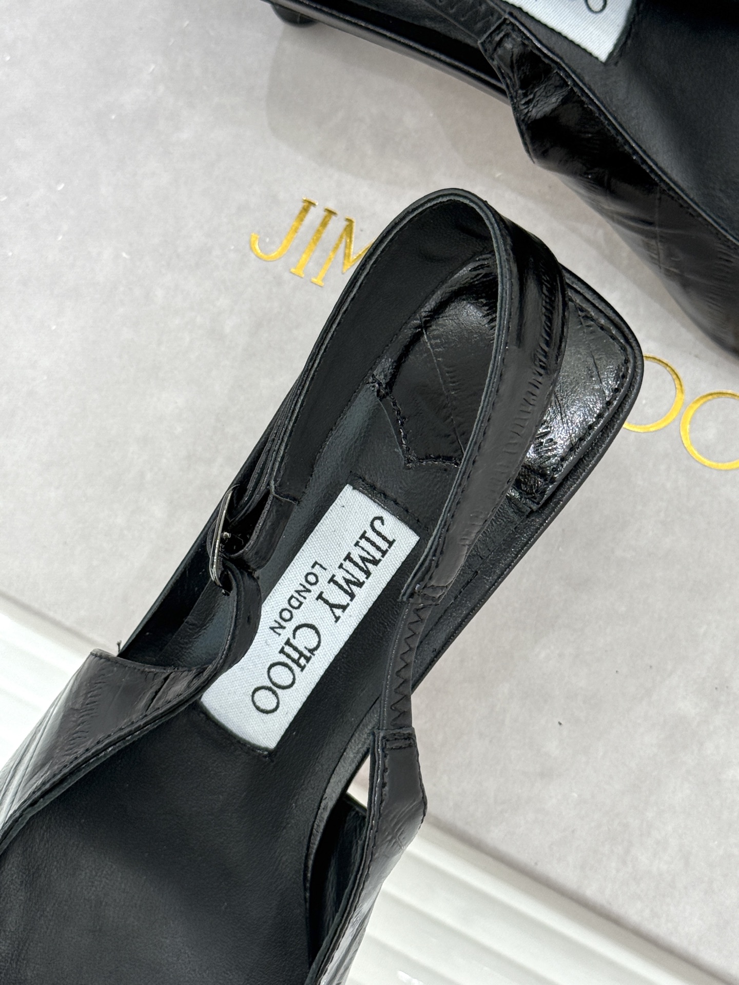 Jimmy Choo/吉米周26WF新品 尖头猫跟凉鞋 尖头秒拉腿部线条 猫跟稳当久穿不累脚 后绊带贴合纤细脚踝 细带勾 Jimmy Choo/吉米周26WF新品 尖头猫跟凉鞋 尖头秒拉腿部线条 猫跟稳当久穿不累脚 后绊带贴合纤细脚踝 细带勾