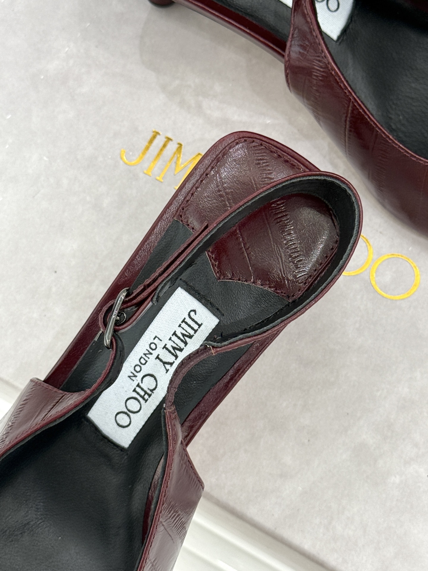 Jimmy Choo/吉米周26WF新品 尖头猫跟凉鞋 尖头秒拉腿部线条 猫跟稳当久穿不累脚 后绊带贴合纤细脚踝 细带勾 Jimmy Choo/吉米周26WF新品 尖头猫跟凉鞋 尖头秒拉腿部线条 猫跟稳当久穿不累脚 后绊带贴合纤细脚踝 细带勾